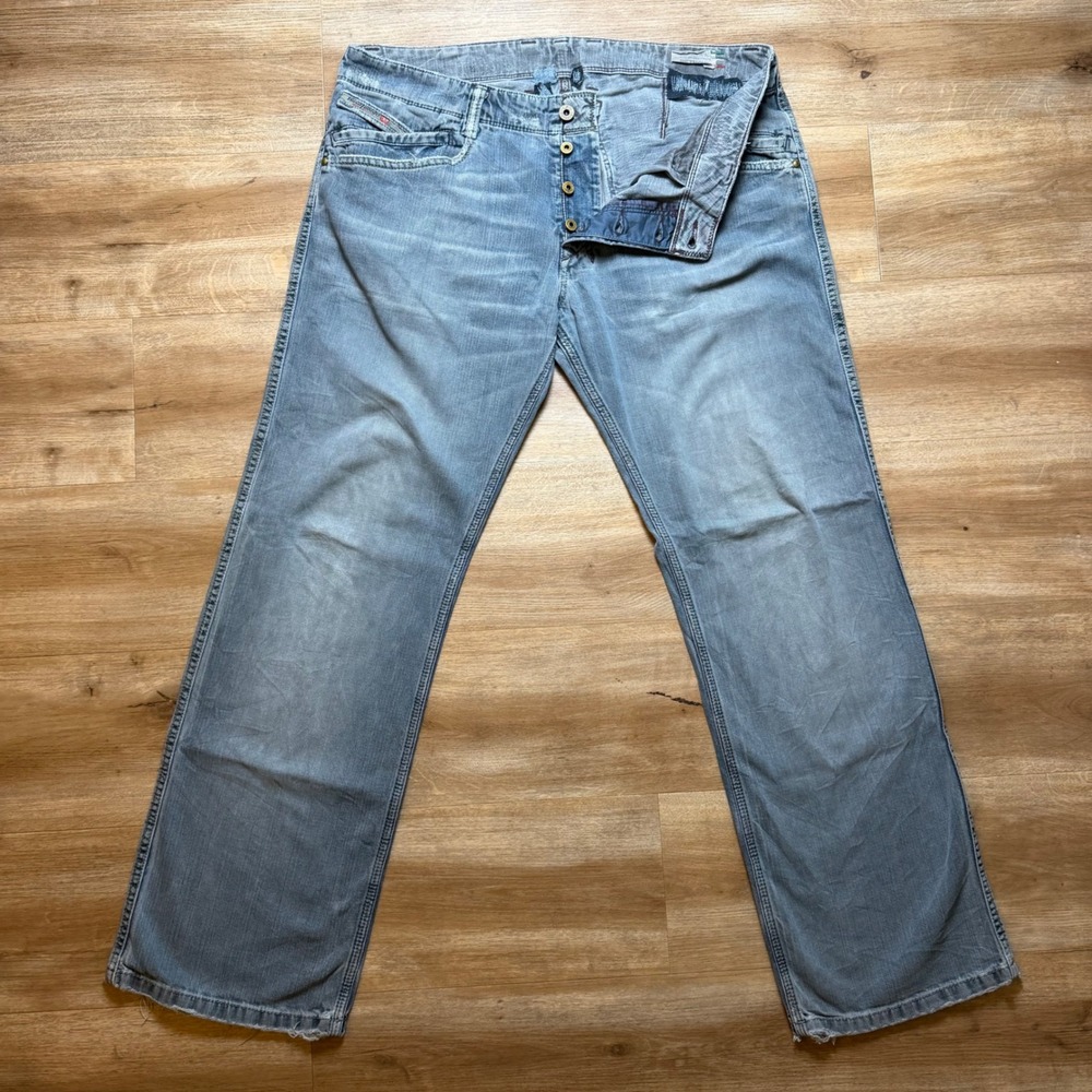 Diesel Bethow Jeans Mens 36x32 Blue Relaxed Straight Leg Distressed Button Fly